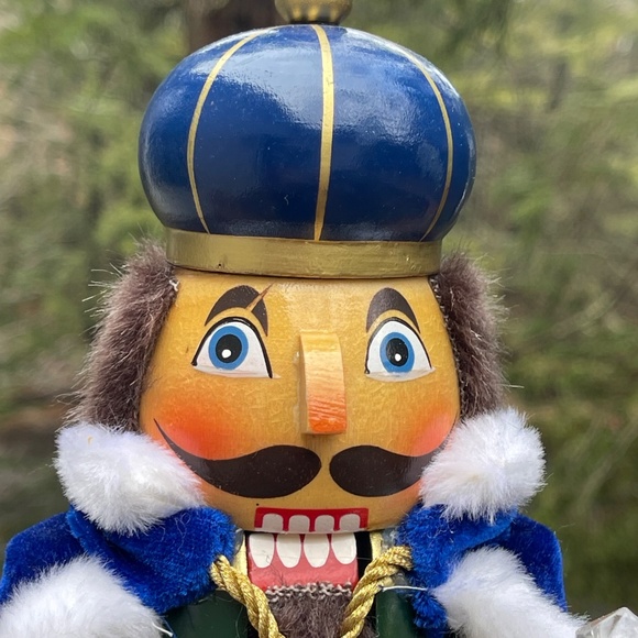 Wooden Nutcracker King 15" Blue Robe - Picture 11 of 13